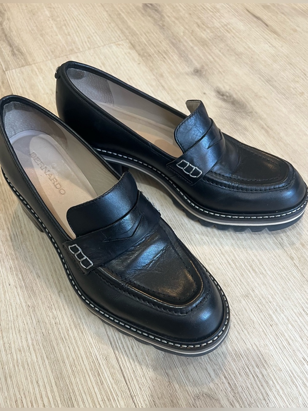 BERNARDO Selma Leather Lug Loafer Size 7.5